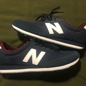 EUC Women’s Size 6 New Balance 410 Navy, Red/Black Buffalo Check inside